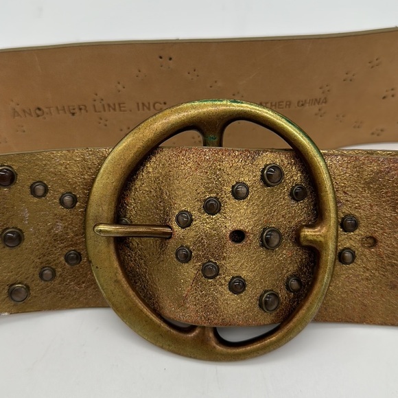 Distressed Italian Leather Studded Belt Size M-New With Tag MSRP $105 - Picture 2 of 6